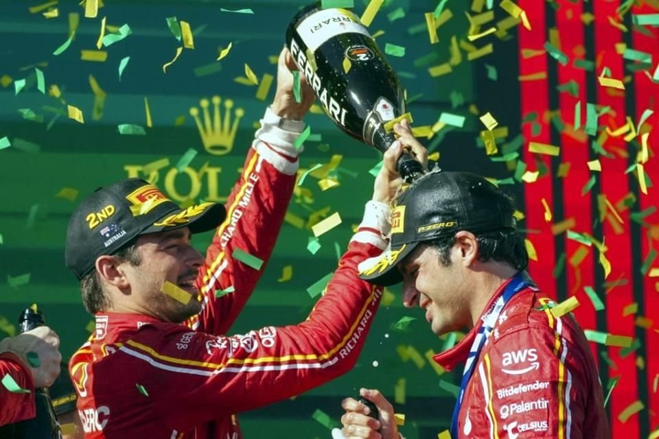 Fiesta en Italia por el 1-2 de Ferrari.