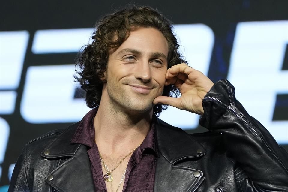 El actor veterano George Lazenby también le aconsejó a Aaron Taylor que, si finalmente se queda con el papel, le diera un toque personal al personaje.