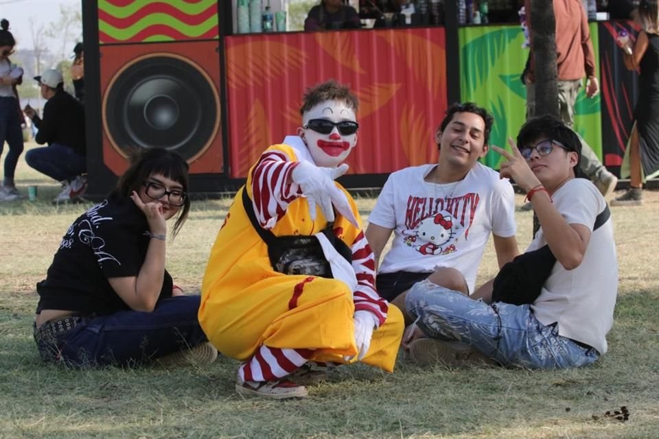 En el último día del festival Ceremonia,  las personas optaron por relajarse y disfrutar de la música ante el calor de la Ciudad de México.