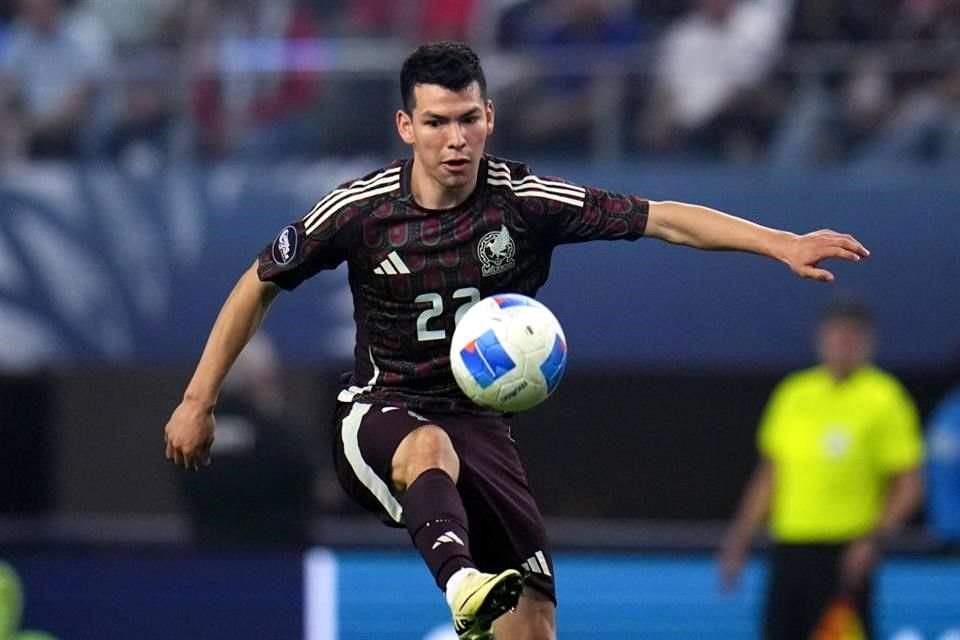 Hirving Lozano lució poco los primeros minutos.