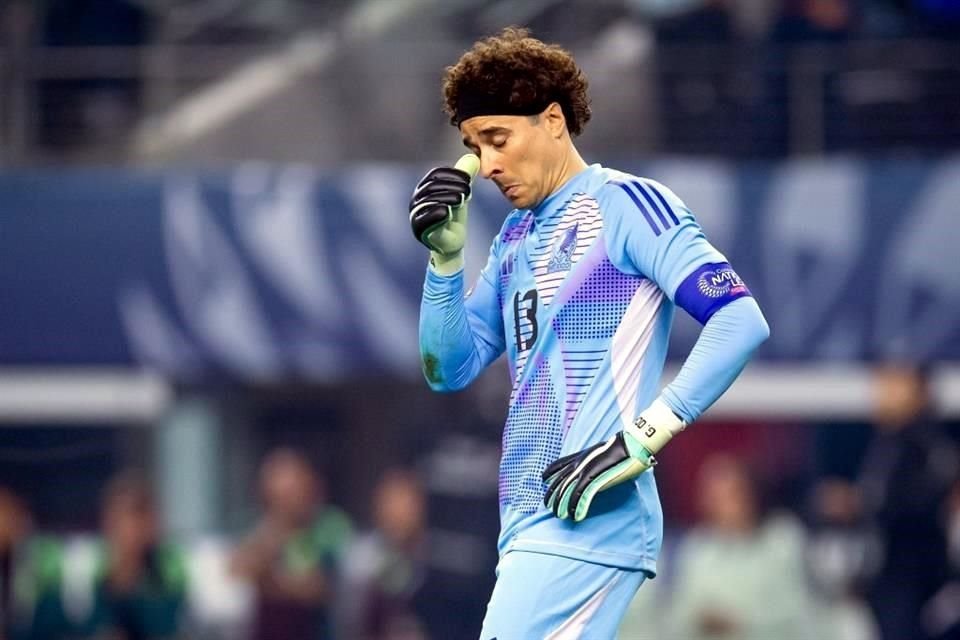 Memo Ochoa evitó que la derrota fuera más escandalosa.