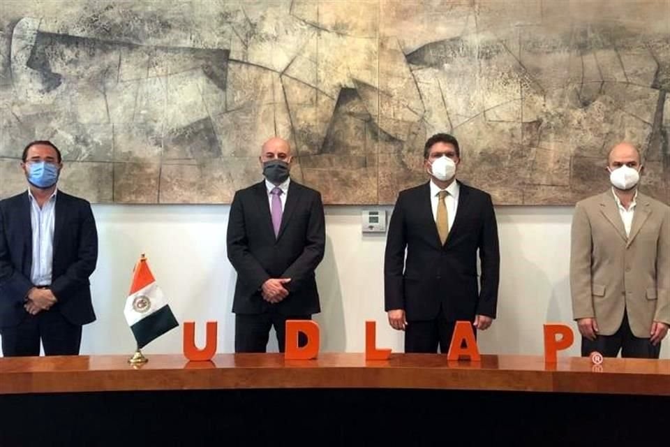 Ríos Piter, Rector de la Universidad.