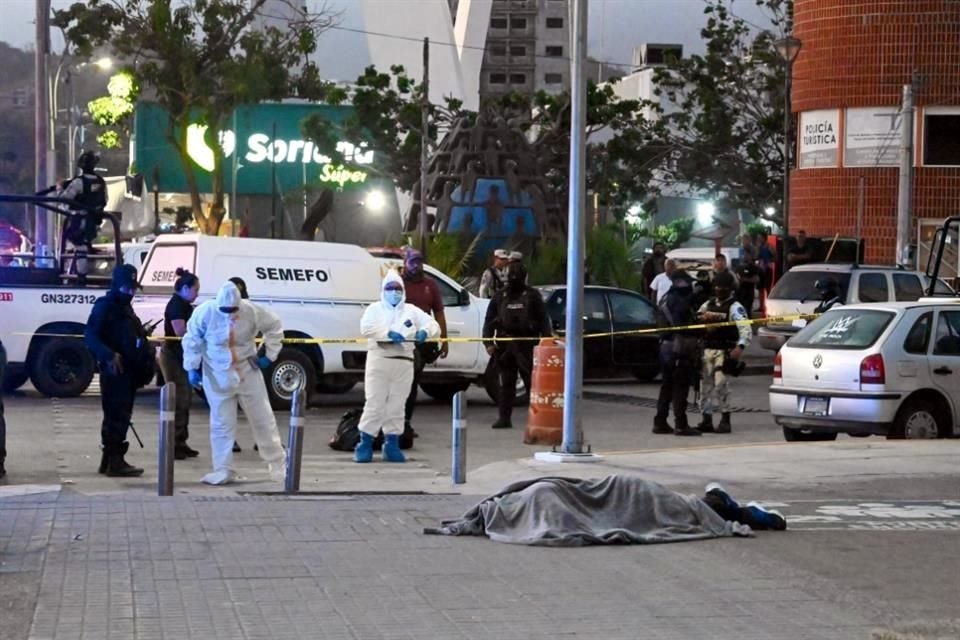 El sujeto fue asesinado a balazos por dos individuos en la Costera Miguel Alemán de Acapulco.