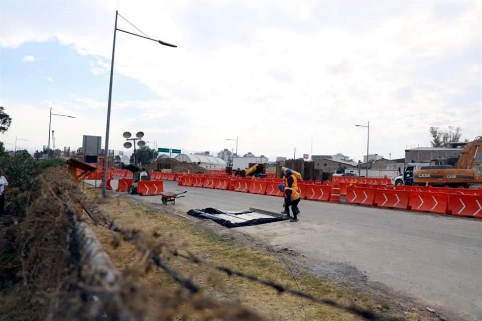 Los residentes temen que el uso de maquinaria en la ampliación de la Autopista Naucalpan-Ecatepec dañe sus edificios.