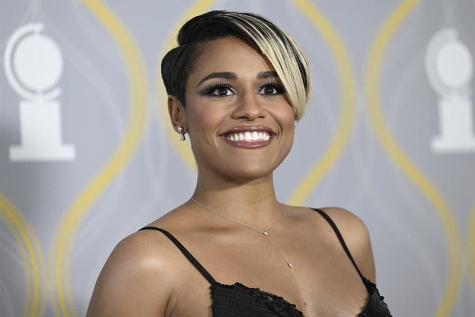 DeBose manifestó su alegría de volver a la gala más importante del teatro, que ahora se llevará a cabo en el Teatro David H. Koch del Lincoln Center.