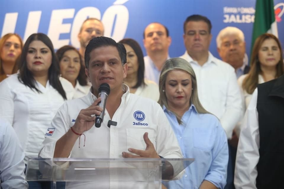 Juan Pablo Colín, presidente del Partido Acción Nacional en Jalisco presenta a los candidatos del partido para las próximas elecciones del 2 de junio.