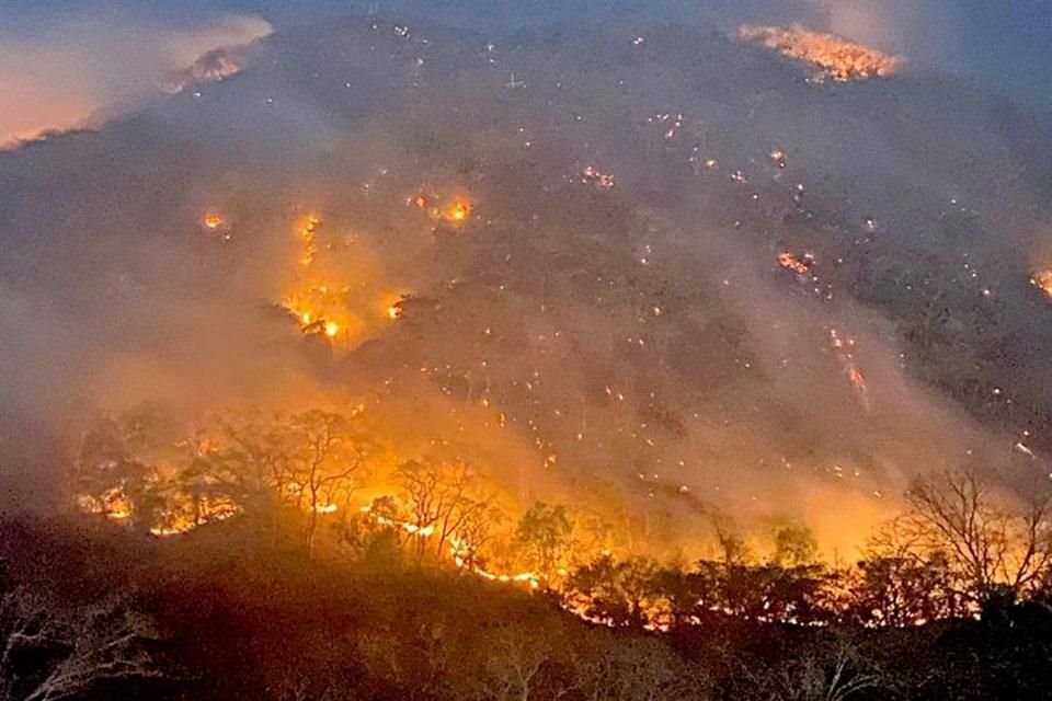 El Presidente Andrés Manuel López Obrador informó que en el País hay 84 incendios activos, 11 de ellos solamente en el Estado de México.