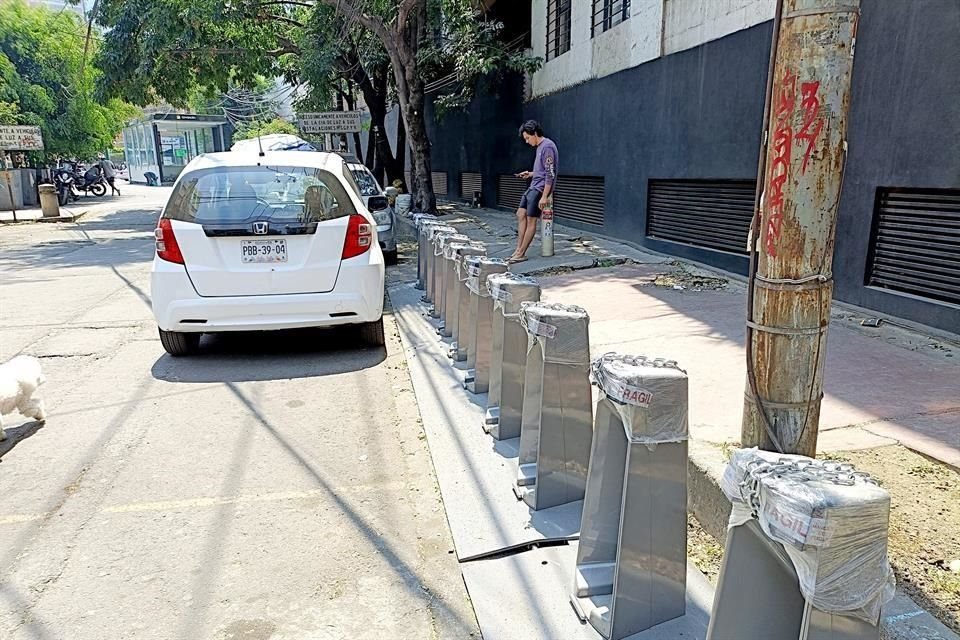 En la Colonia Acacias, en Benito Juárez, vecinos impiden que la estación de Ecobici funcione.