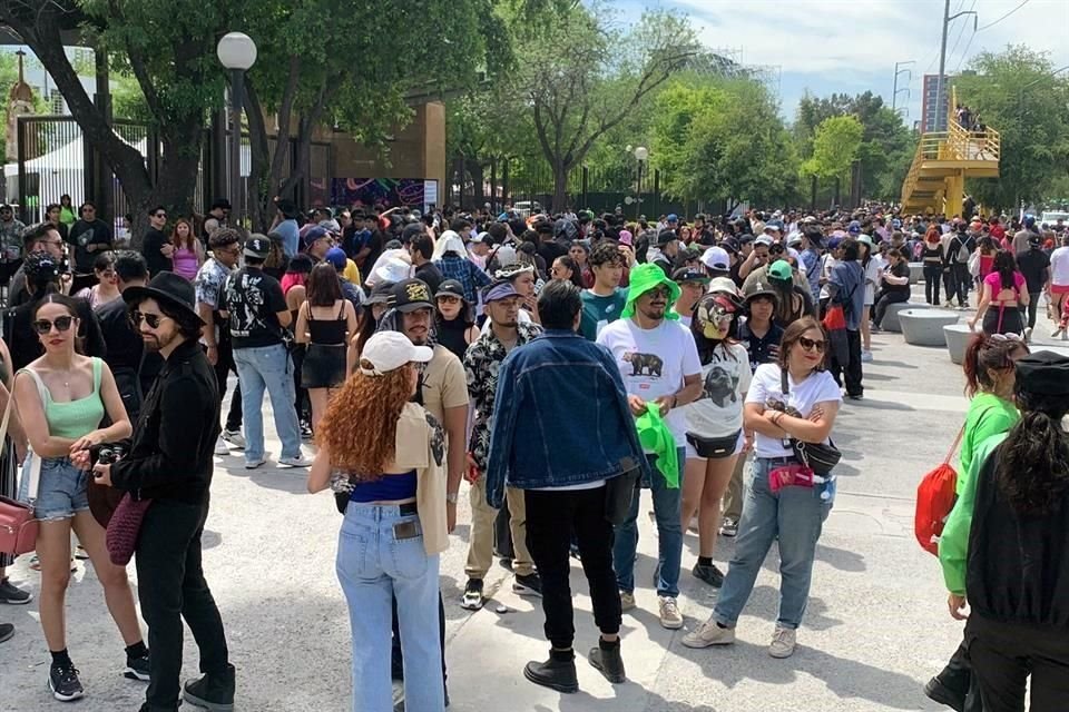 Son cinco los accesos habilitados en el parque para los miles de asistentes.