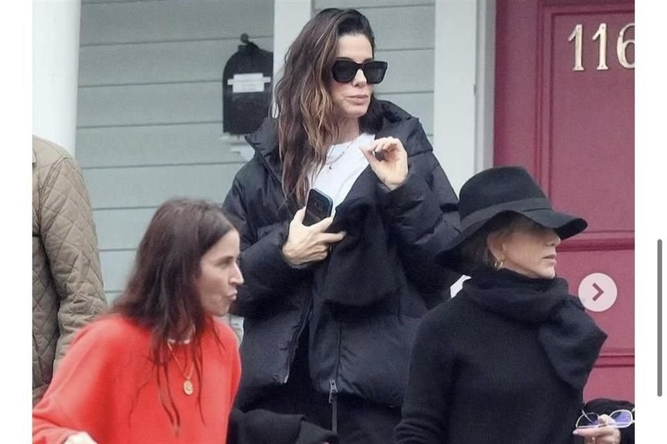 Sandra Bullock fue captada junto a Amanda Anka y Jennifer Aniston.