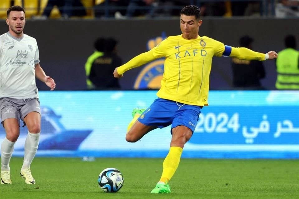 Cristiano Ronaldo marcó tres tantos en la goliza del Al-Nassr por 5-1 sobre Al Tai en Arabia Saudita.
