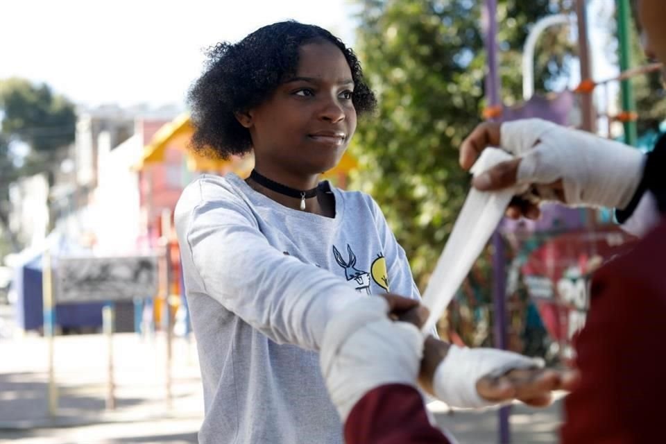 Dinia, proveniente de Haití, acude al Pilares de Tláhuac.