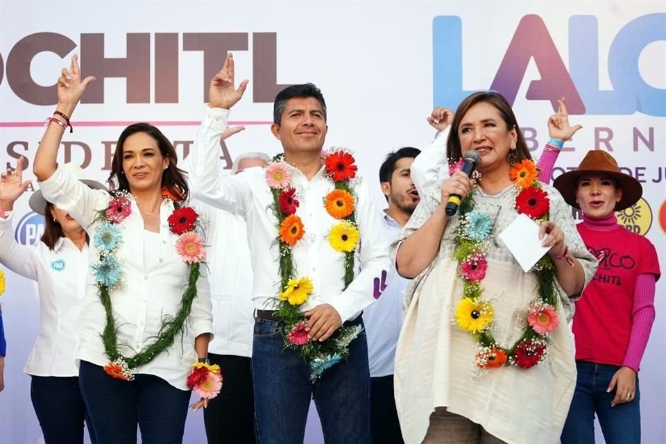 Acompañando a Eduardo Rivera, aspirante de Oposición al Gobierno de Puebla, la aspirante presidencial Xóchitl Gálvez habla del huachicol en esta entidad.