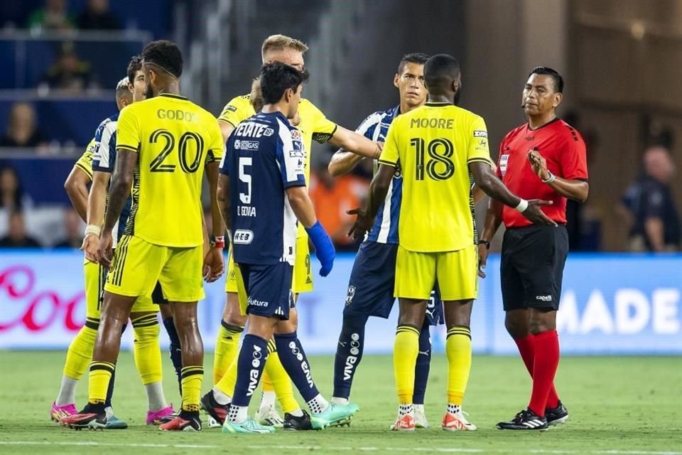 En dicho partido, jugadores de ambos equipos tuvieron varios roces con López.