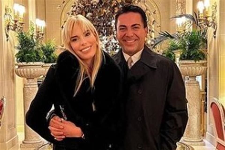 A sólo un mes de terminar su relación con Mariela Sánchez, el cantante Cristian Castro estrenó romance con la abogada Ingrid Wagner.