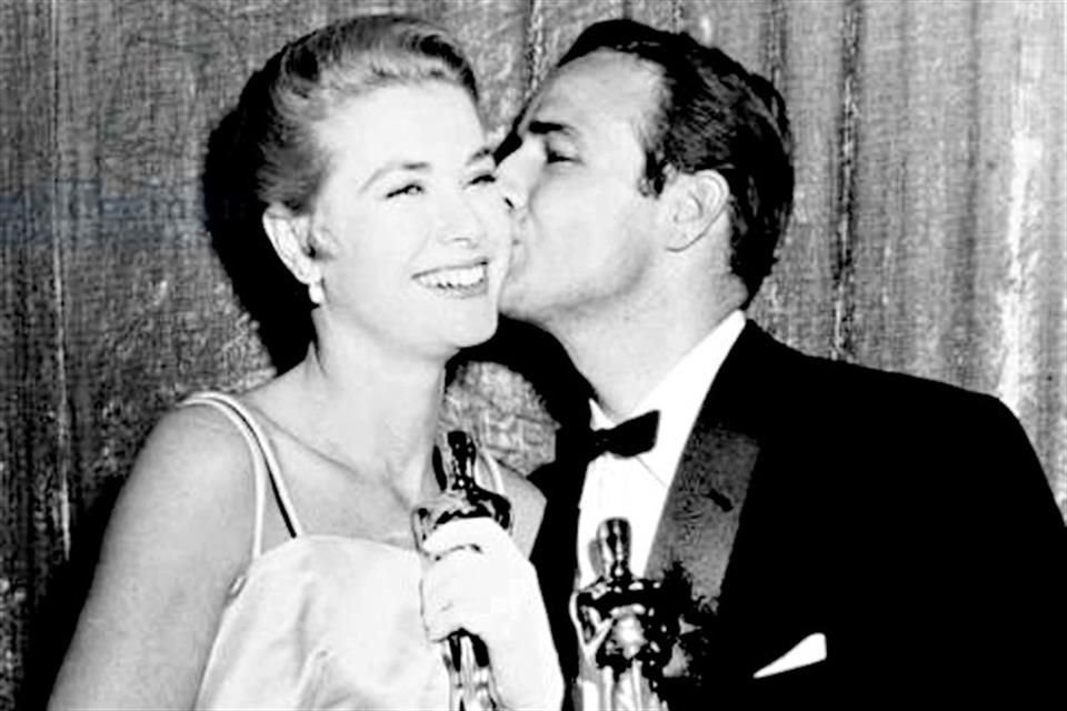 Grace Kelly y Marlon Brando.