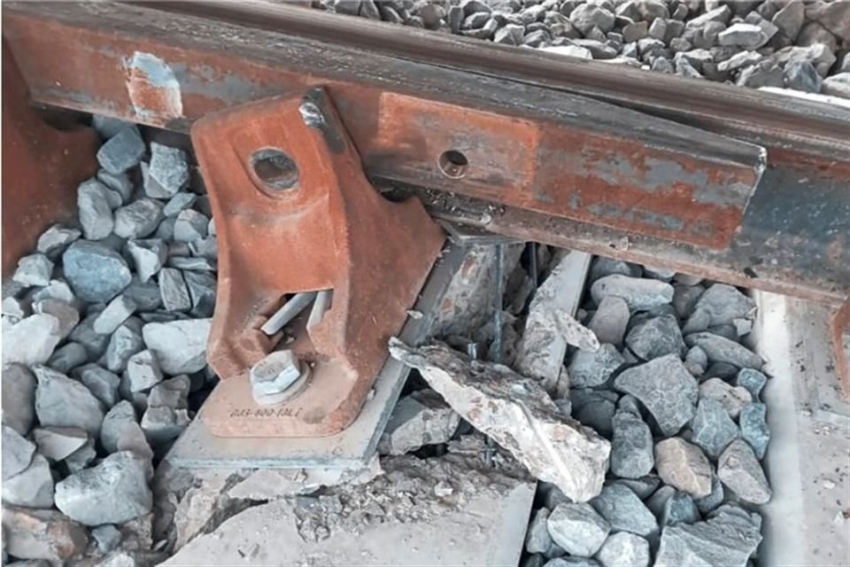 Sedena reveló que descarrilamiento de vagón de Tren Maya fue por falta de fijación de tornillos y operación manual de cambio de vías.