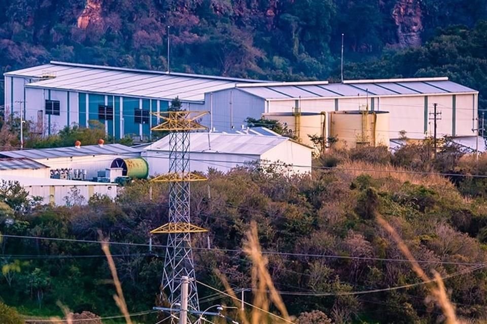 La mina Tizapa, propiedad en su mayoría de Peñoles, se ubica en Zacazonapan, Estado de México, y produce plomo, zinc y cobre.