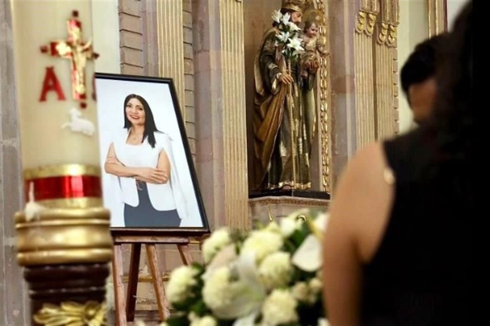 El cuerpo de Gisela Gaytán, candidata de Morena a la Alcaldía de Celaya, estuvo presente en una misa que se realizó posterior a las 13:00 horas.