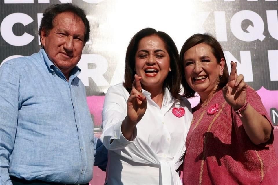 La candidata realizó un evento de campaña desde la explanada del Palacio municipal de Tlalnepantla, en Edomex.