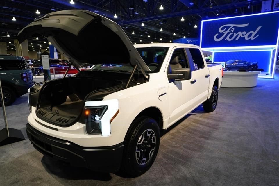 Ford dijo en octubre que pospondría 12 mil millones de dólares en inversiones en vehículos eléctricos debido a la desaceleración de la demanda.