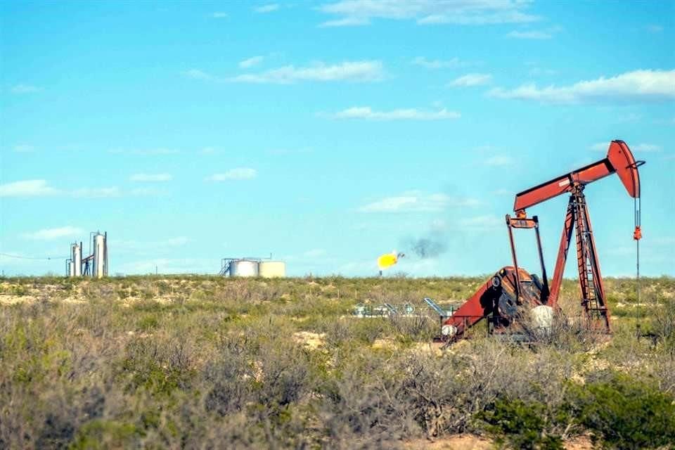 Según analista, el ataque contra Hezbolá hizo subir la prima de riesgo geopolítico del precio del barril de crudo.