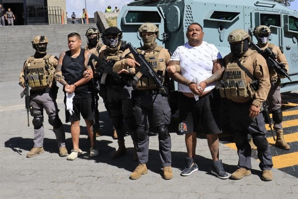 Los hombres serán certificados y posteriormente trasladados al penal de Chiconautla para iniciar el proceso judicial en su contra.