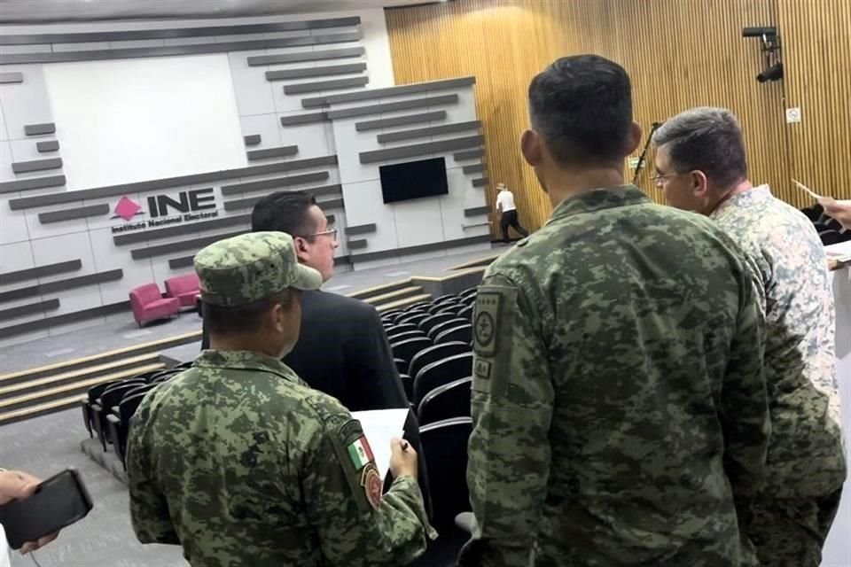 Elementos de la Defensa Nacional y la Guardia Nacional resguardarán las instalaciones del INE a partir del sábado.