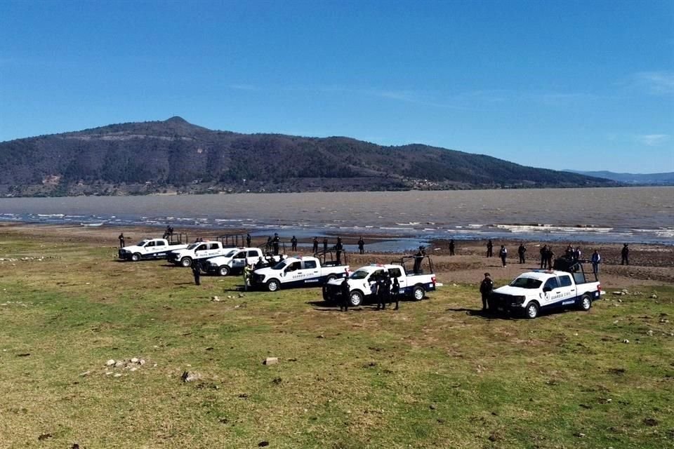 Ayer se tomó protesta al Comité Interinstitucional para la defensa del Lago de Pátzcuaro, integrado por elementos de la Guardia Civil que hoy vigilaron en tierra y mediante drones el lago.