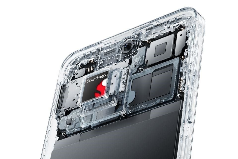 Dispone el procesador Snapdragon 685, el mismo que llevan otros modelos de la misma gama como el Redmi Note 13 y el Honor X8b.