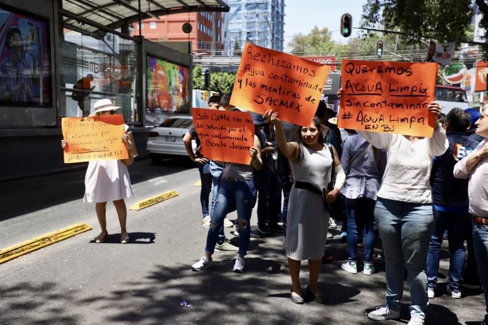 Bloquearon Avenida Insurgentes, en el cruce con el Eje 4 Sur Xola, sin obstruir el paso de la Línea 1 del Metrobús.