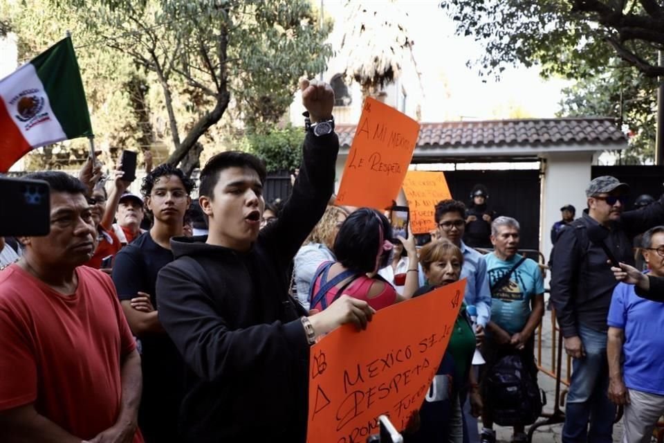 La protesta se realizó tras la irrupción de la Policía de Ecuador a la sede diplomática de México en Quito.