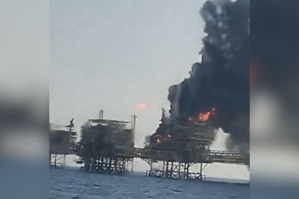 Este sábado se reportó un incendio en la plataforma marina Akal Bravo, de Pemex, en la Sonda de Campeche; se desconoce si hay lesionados.