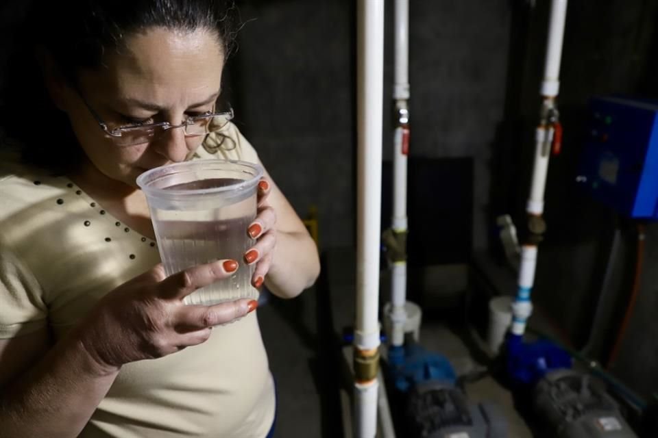 El olor a combustible en el agua cumple en Nonoalco una semana.  