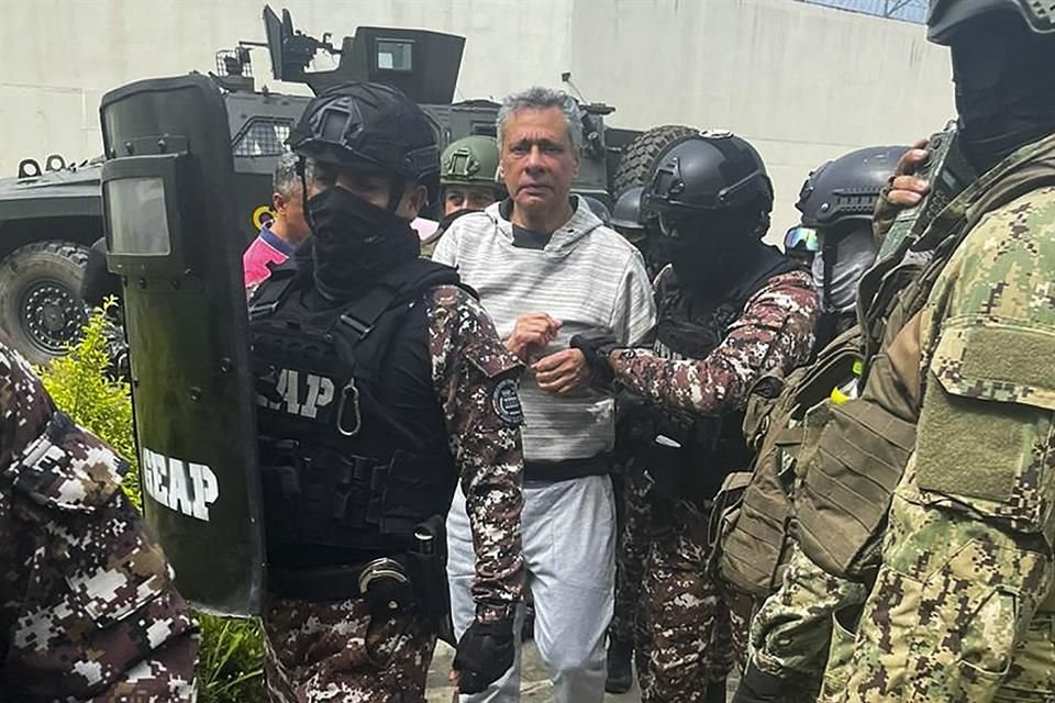 Titular de SRE planteó que Jorge Glas, ex Vicepresidente de Ecuador indagado por corrupción, reciba salvoconducto y sea trasladado a México.