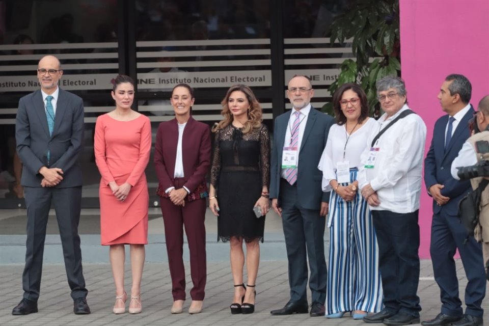 Conforme a lo programado, Claudia Sheinbaum fue la primera en llegar a la sede del debate.