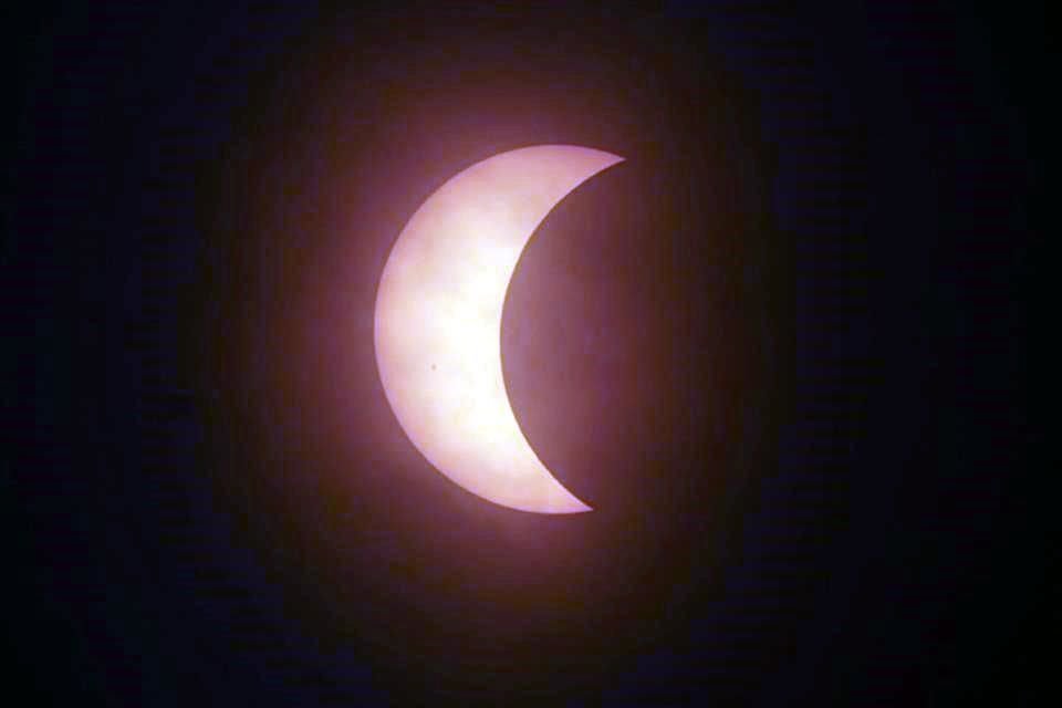 Así fueron captadas las fases del eclipse solar desde Torreón, Coahuila.