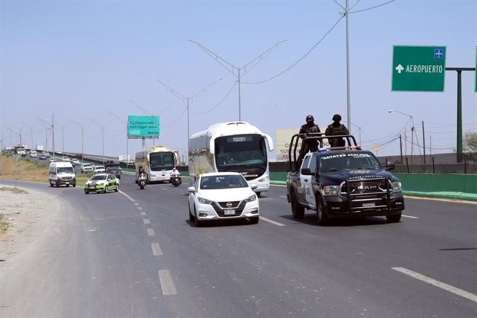 El plantel del Inter Maimi fue trasladado en dos autobuses del Aeropuerto Internacional de Monterrey al hotel de concentración en San Pedro.