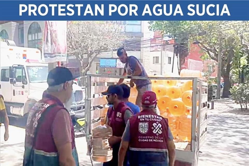En tanto, el Gobierno de la CDMX aceleró el reparto de garrafones de agua.