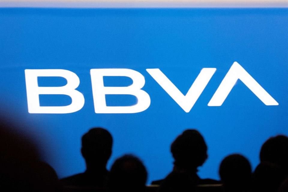 El déficit fiscal que conseguirá el Gobierno Federal del Producto Interno Bruto (PIB) será 4.5%, lejos de su meta, advirtió BBVA México.