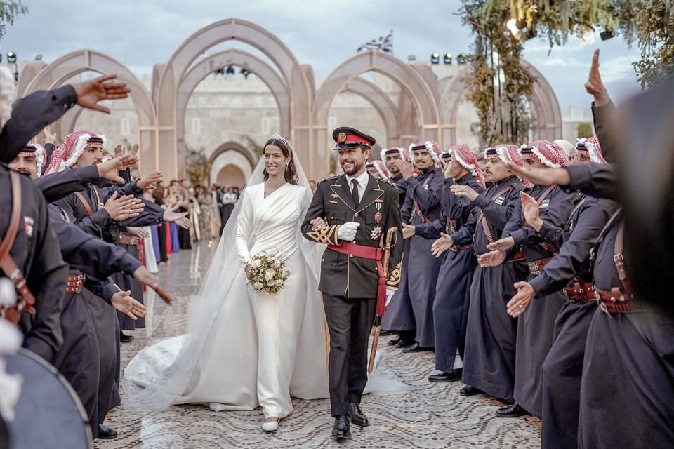 Según el anuncio oficial, el primer hijo de la pareja real llegará en verano.