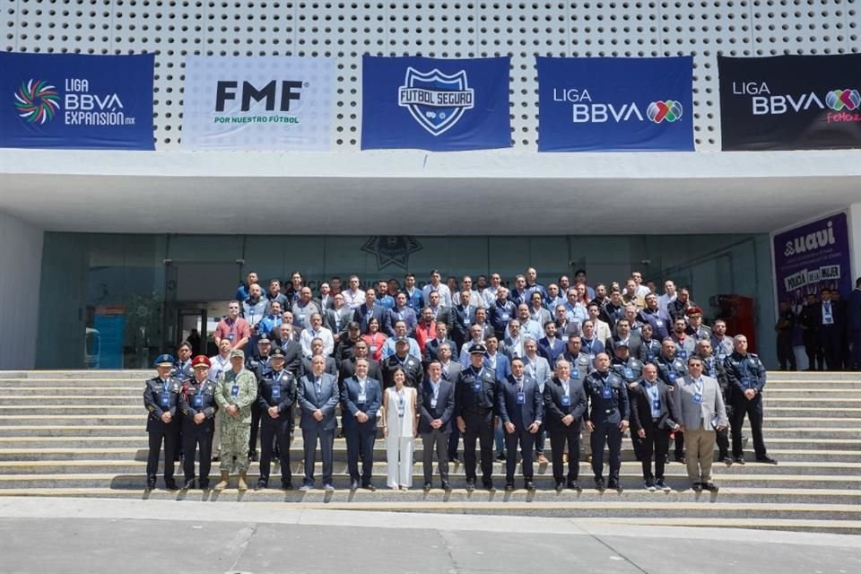 Mikel Arriola se reunió en Zapopan con autoridades de seguridad, representantes de equipos de Primera División y representantes de estadios.