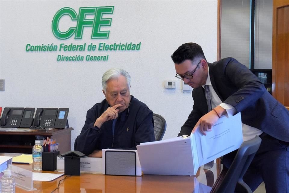 La iniciativa perfila que CFE deje de ser una empresa productiva del estado para convertirse en empresa pública.