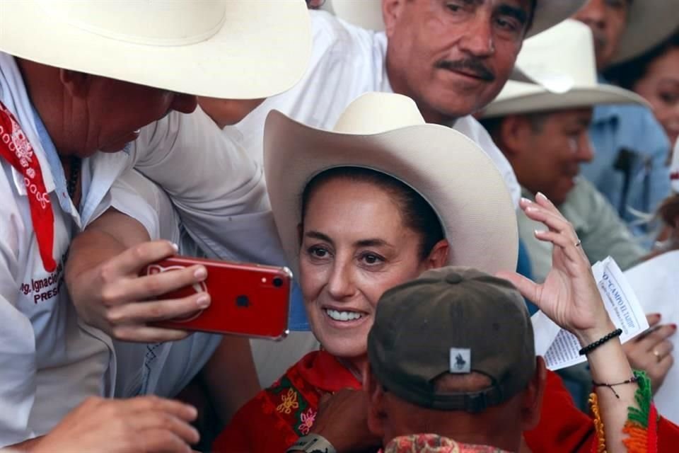 Claudia Sheinbaum, candidata presidencial de Morena, visitó el sur de Morelos, donde firmó compromisos con productores del campo.