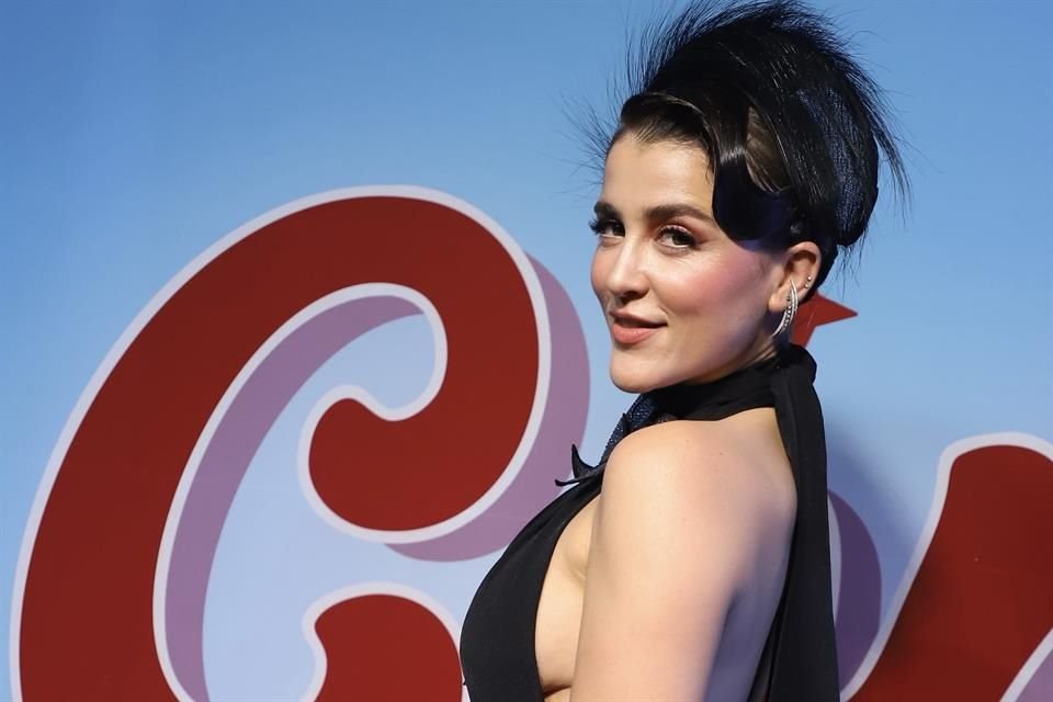 Cassandra Sánchez-Navarro en la alfombra roja.