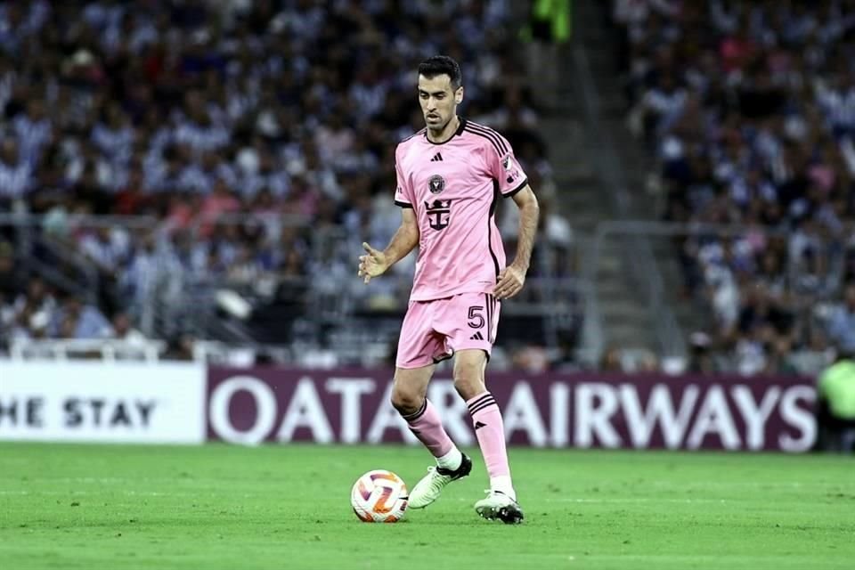 Busquets, otro ex Barcelona que juega en el Inter.