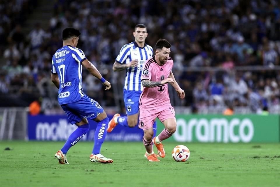 Lionel Messi generaba sensación de peligro cada que se acercaba al arco rayado.