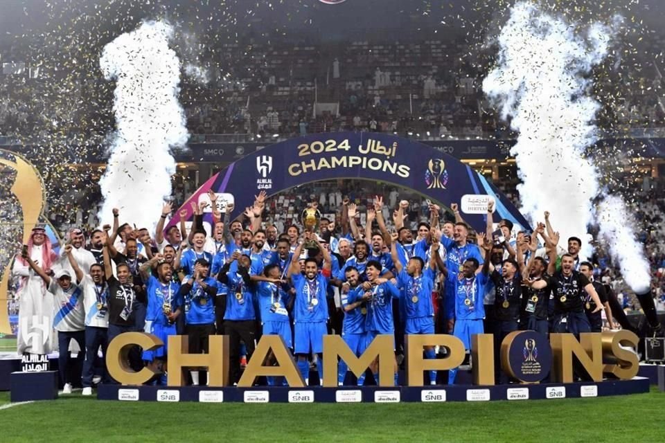 El Al-Hilal fue campeón de la Supercopa de Aranbia Saudita.