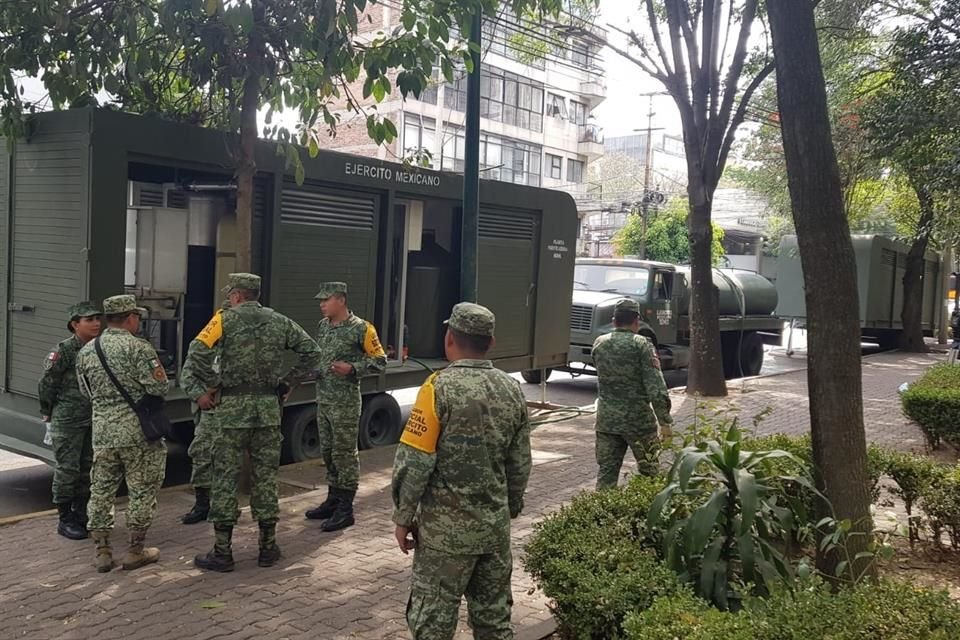 'Son para rellenar los garrafones que la gente traiga', señalaron.