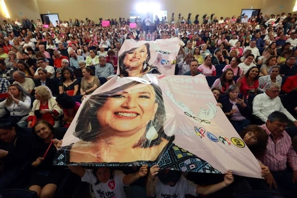 La abanderada de Oposición se refirió al ex Gobernador Arturo Montiel en un auditorio de Zona Esmeralda, Atizapán.